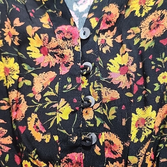 NWT Oliveaceous Floral Long Sleeve Romper Boho Chic Black Shorts Jumper Size S - Picture 4 of 11